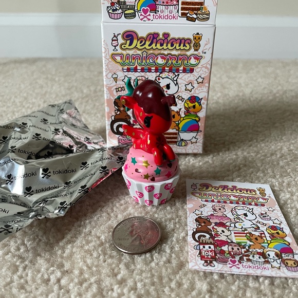 NWT Toki Doki Blindbox Cupcorno strawberry delicious Unicorno + Donutella - Picture 7 of 7